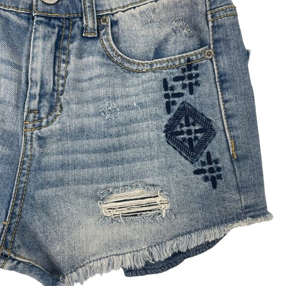 Mudd High Rise Embroidered Fray Hem Denim Shorts Med Wash Girl Size 5 - Picture 4 of 8